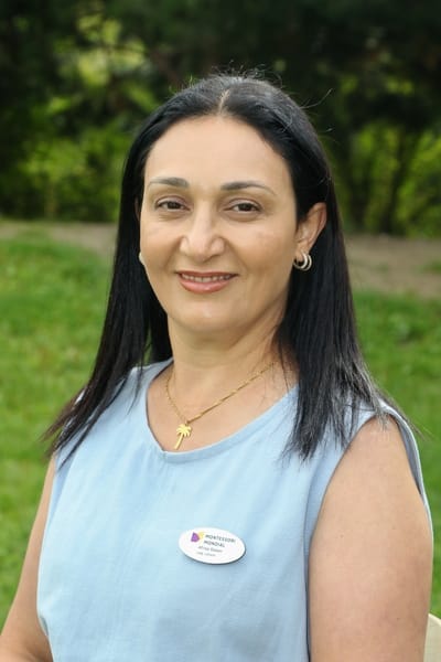 Porträttbild på Afraa Baker.