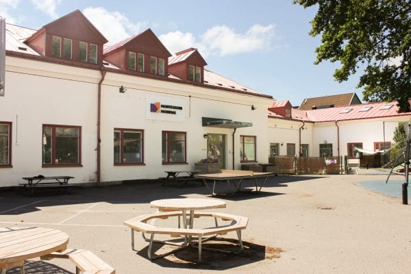 Montessori Mondials skolgård i Nacka.